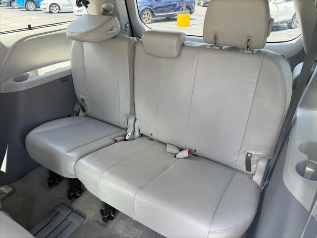 2013 Toyota Sienna XLE V6 8 Passenger