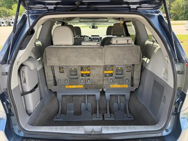2013 Toyota Sienna XLE V6 8 Passenger