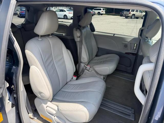 2013 Toyota Sienna XLE V6 8 Passenger