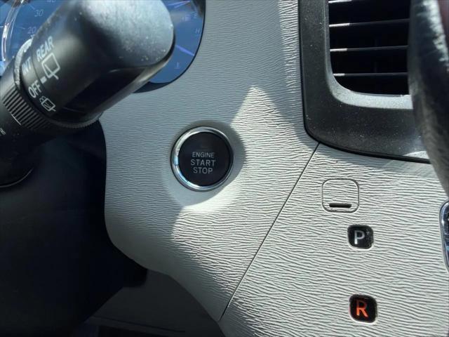 2013 Toyota Sienna XLE V6 8 Passenger