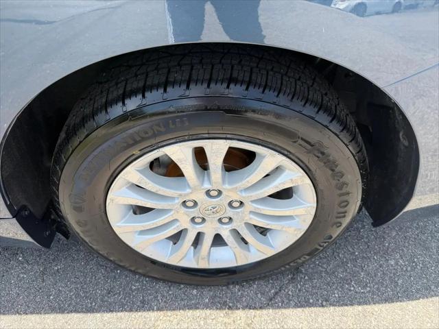 2013 Toyota Sienna XLE V6 8 Passenger