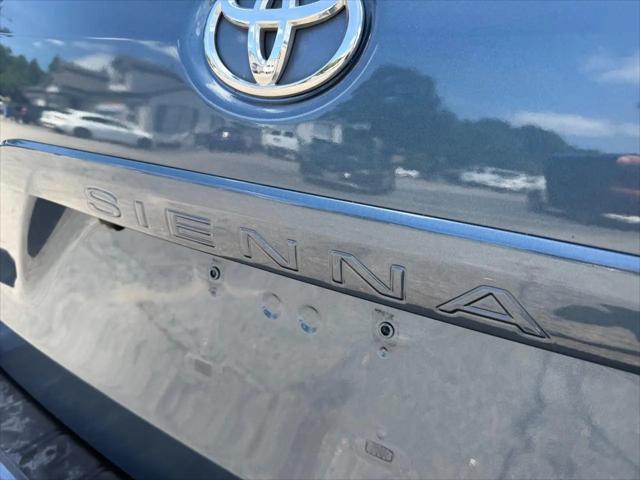 2013 Toyota Sienna XLE V6 8 Passenger