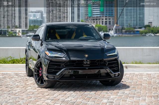2022 Lamborghini Urus Standard