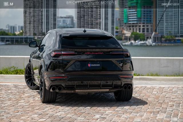 2022 Lamborghini Urus Standard