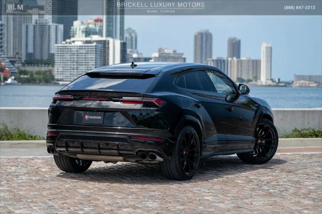 2022 Lamborghini Urus Standard