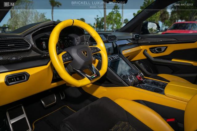 2022 Lamborghini Urus Standard