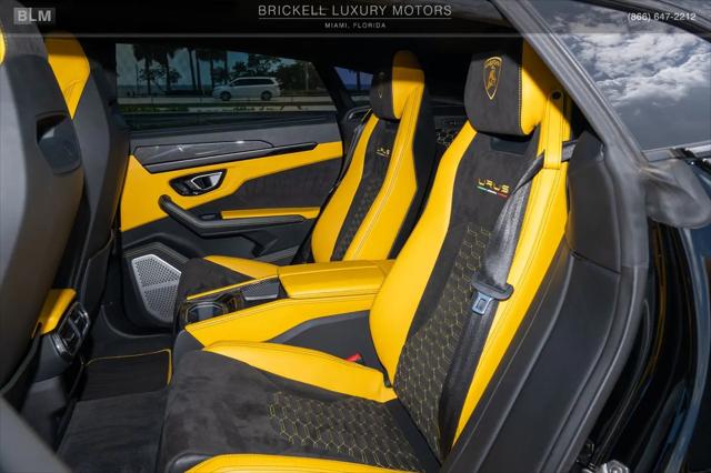 2022 Lamborghini Urus Standard