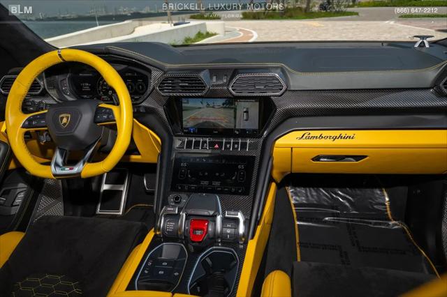 2022 Lamborghini Urus Standard