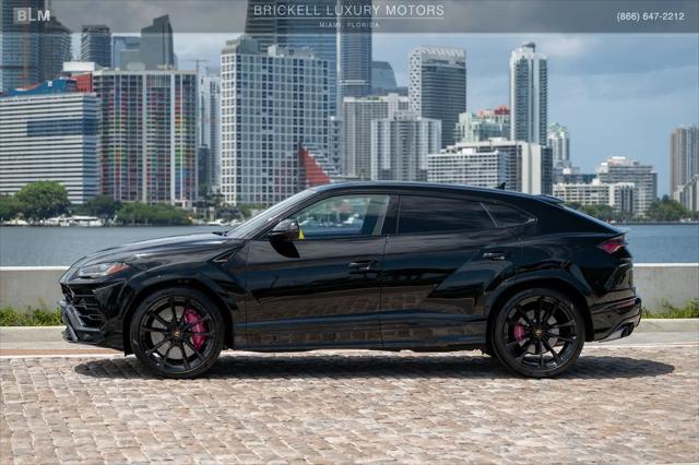 2022 Lamborghini Urus Standard