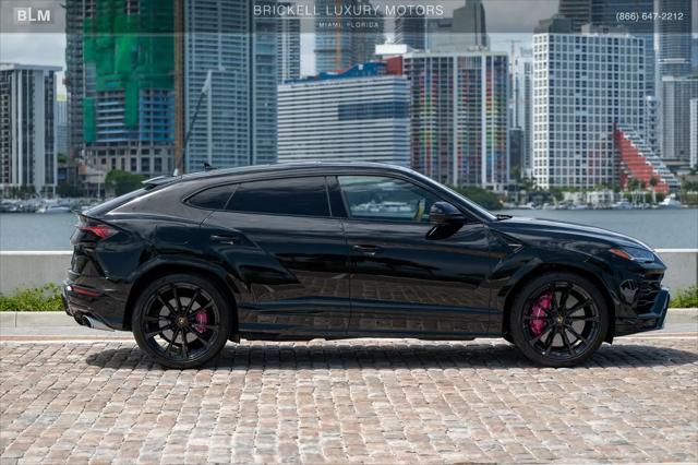 2022 Lamborghini Urus Standard