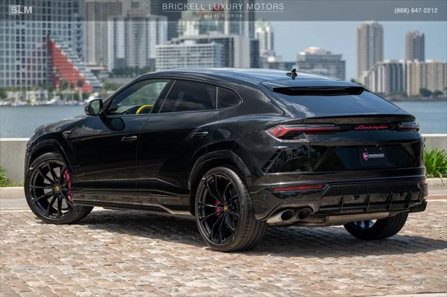 2022 Lamborghini Urus Standard