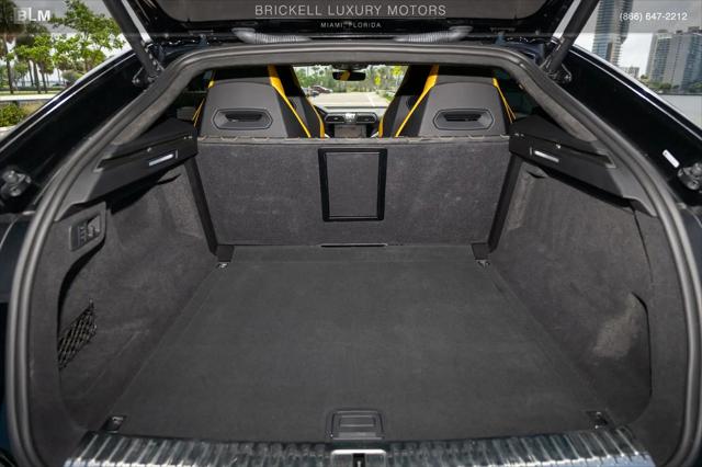 2022 Lamborghini Urus Standard