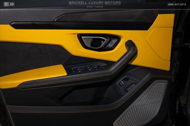 2022 Lamborghini Urus Standard