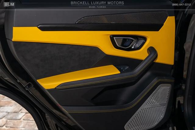 2022 Lamborghini Urus Standard