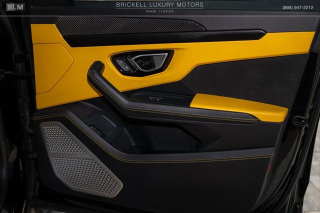 2022 Lamborghini Urus Standard