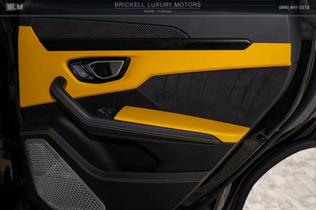 2022 Lamborghini Urus Standard