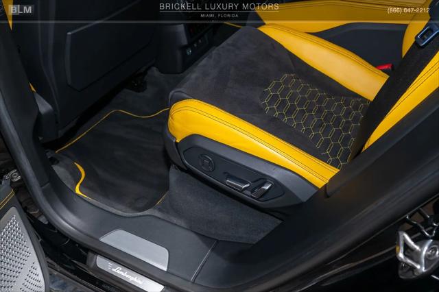 2022 Lamborghini Urus Standard