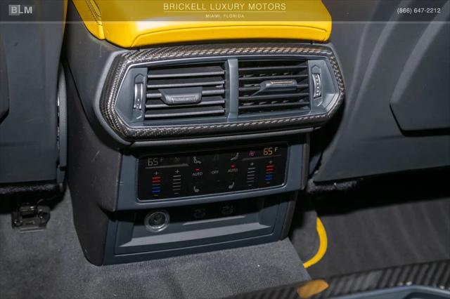 2022 Lamborghini Urus Standard