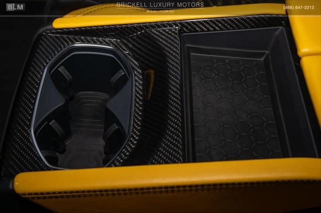 2022 Lamborghini Urus Standard