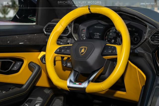 2022 Lamborghini Urus Standard