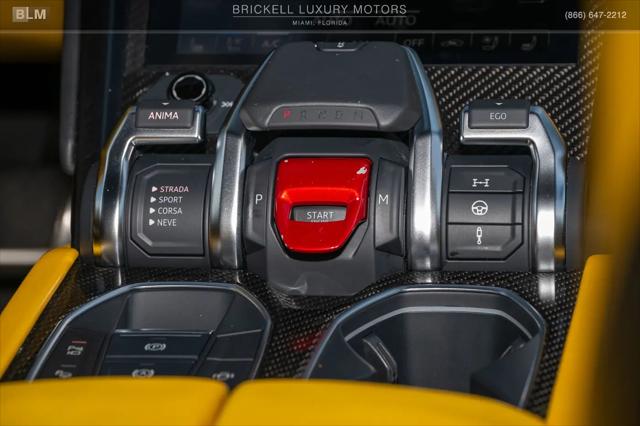 2022 Lamborghini Urus Standard
