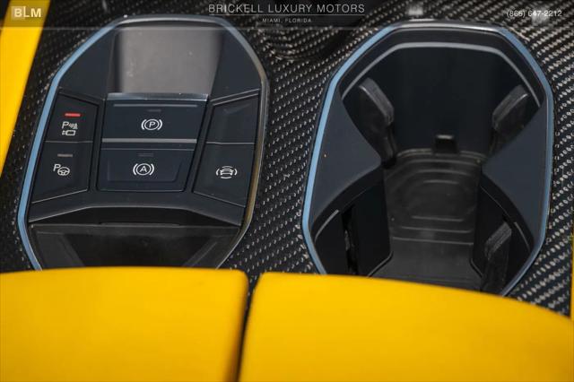 2022 Lamborghini Urus Standard