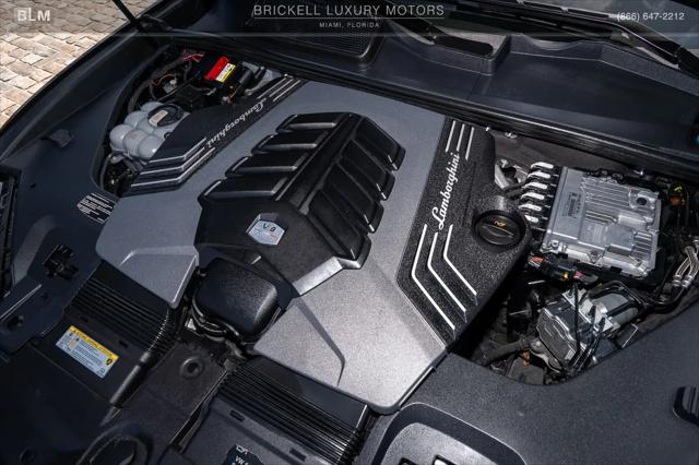 2022 Lamborghini Urus Standard