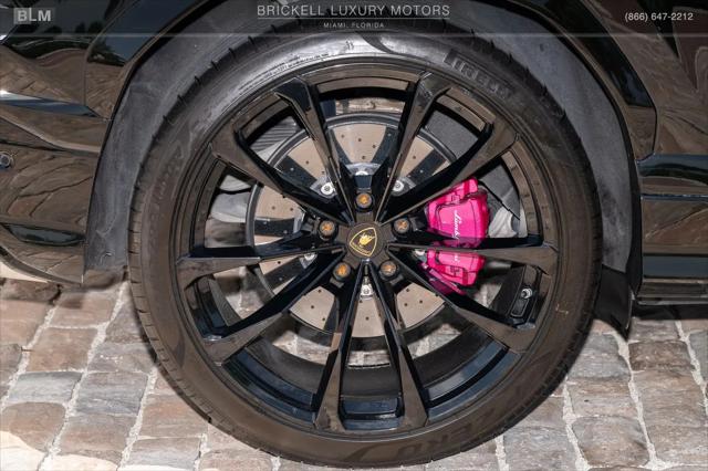 2022 Lamborghini Urus Standard