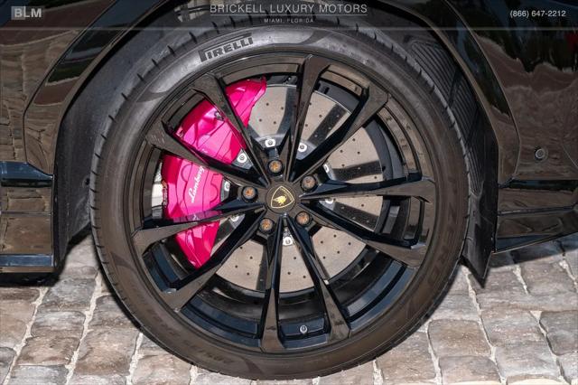2022 Lamborghini Urus Standard
