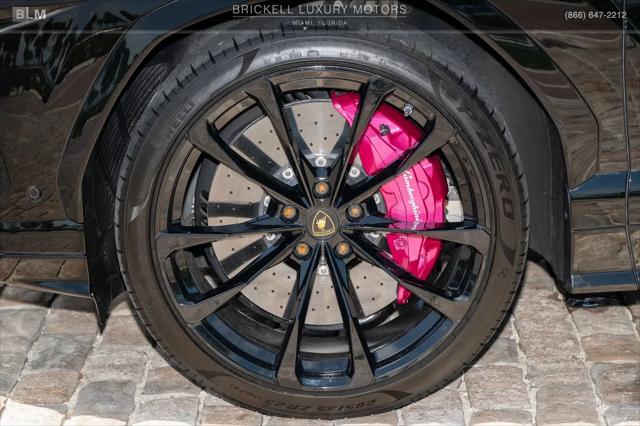 2022 Lamborghini Urus Standard