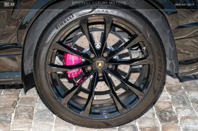 2022 Lamborghini Urus Standard