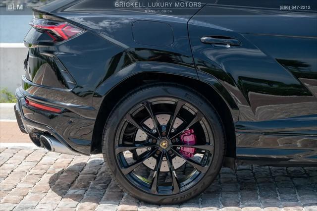 2022 Lamborghini Urus Standard