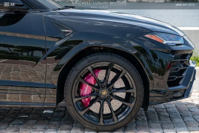 2022 Lamborghini Urus Standard