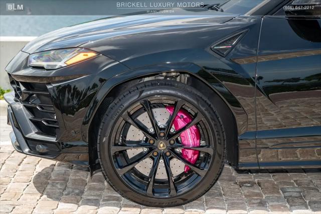 2022 Lamborghini Urus Standard