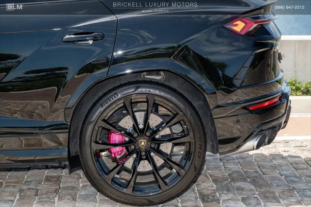 2022 Lamborghini Urus Standard