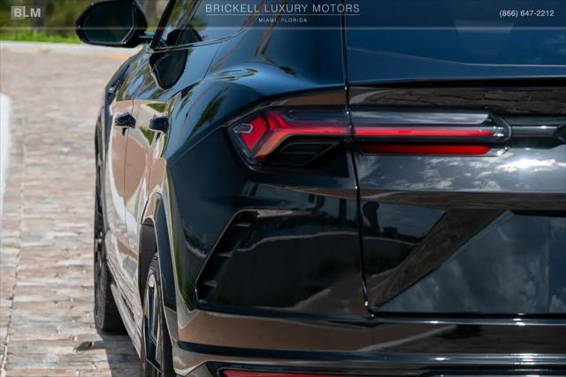 2022 Lamborghini Urus Standard