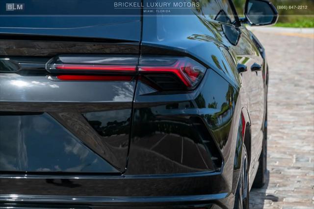 2022 Lamborghini Urus Standard