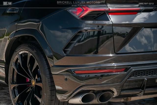 2022 Lamborghini Urus Standard