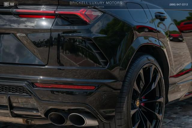 2022 Lamborghini Urus Standard