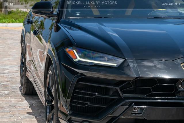 2022 Lamborghini Urus Standard