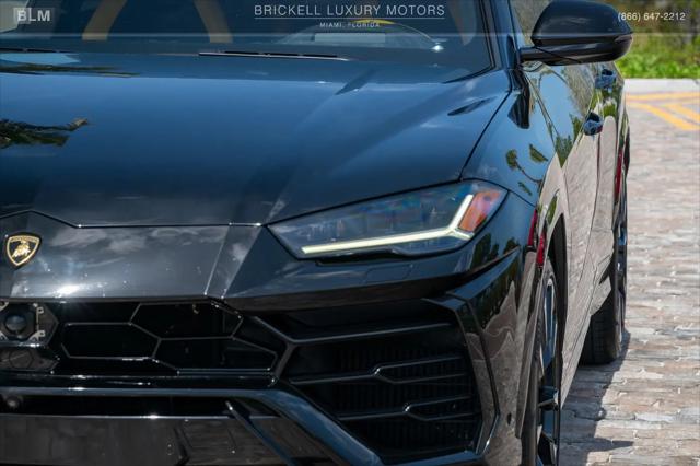 2022 Lamborghini Urus Standard