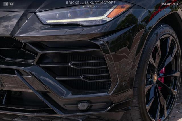 2022 Lamborghini Urus Standard