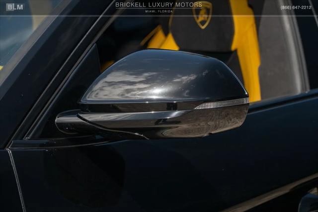 2022 Lamborghini Urus Standard