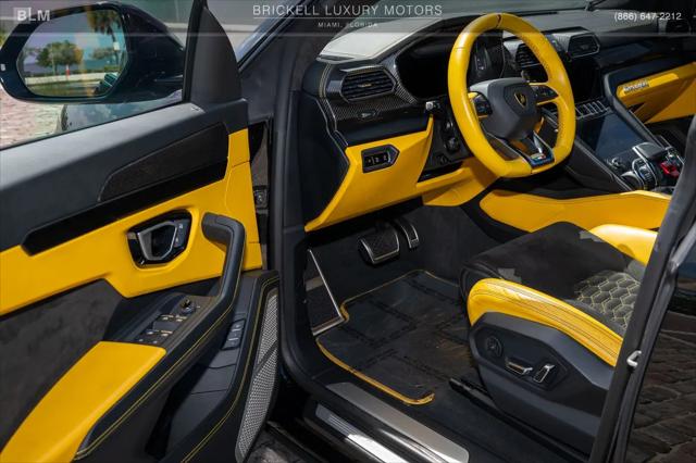 2022 Lamborghini Urus Standard