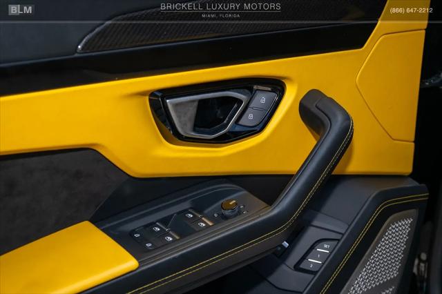 2022 Lamborghini Urus Standard
