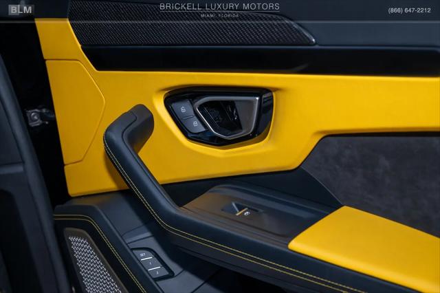 2022 Lamborghini Urus Standard