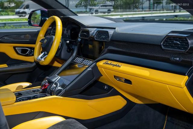 2022 Lamborghini Urus Standard