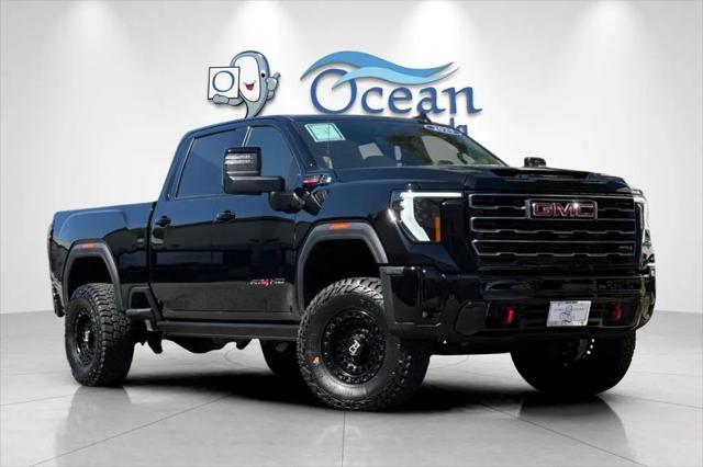 2025 GMC Sierra 2500HD 4WD Crew Cab Standard Bed AT4