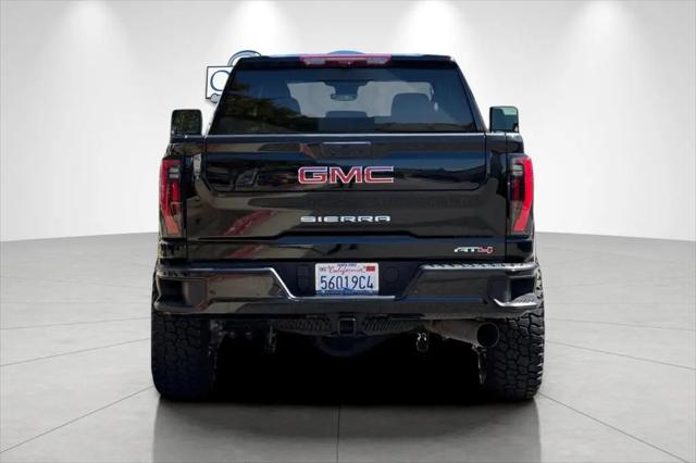2025 GMC Sierra 2500HD 4WD Crew Cab Standard Bed AT4