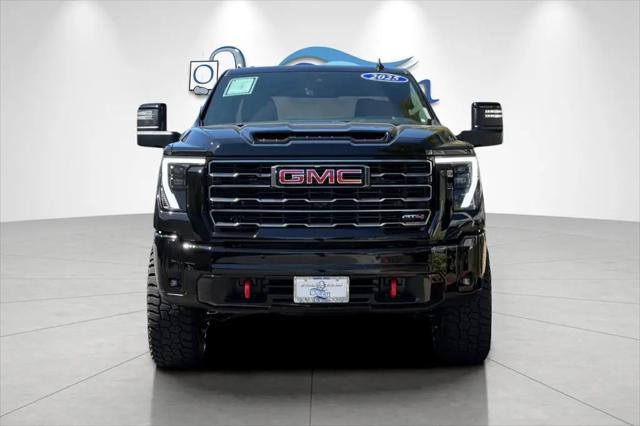 2025 GMC Sierra 2500HD 4WD Crew Cab Standard Bed AT4